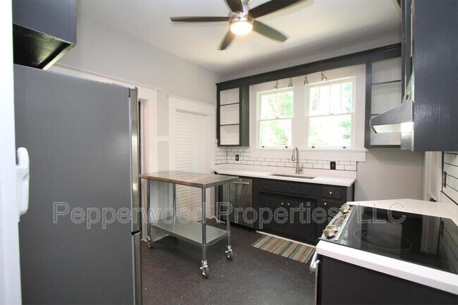 Building Photo - 550 Cecil Ct