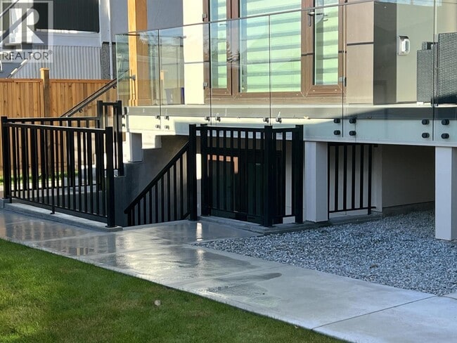 Photo du bâtiment - 30XX E 56th Ave