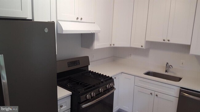 Building Photo - 7611 Burnside Ct