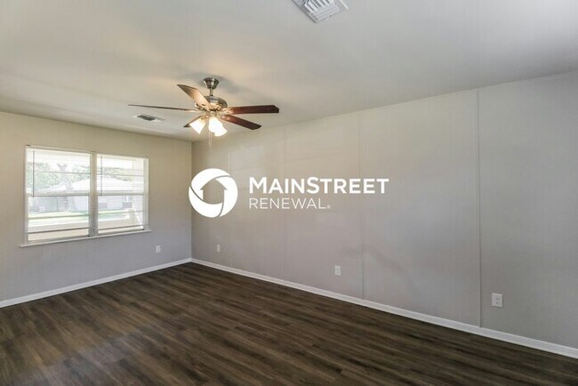 Building Photo - 3 Bedroom Pet-Friendly Home in EULESS, TX with Main Street Renewal