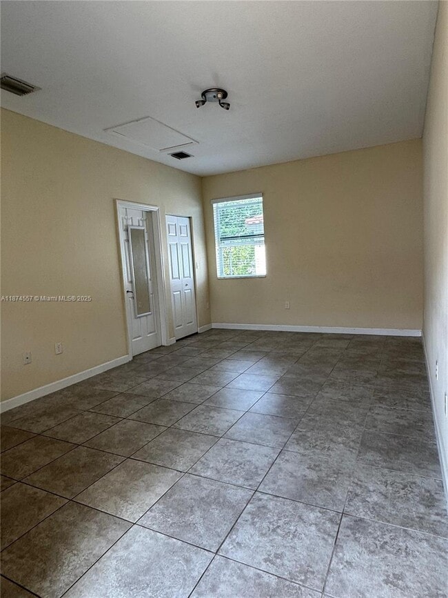 Building Photo - 9401 SW 171st Ave
