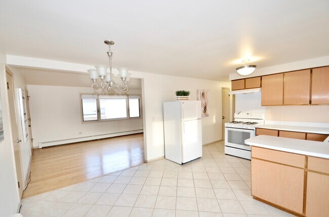 Foto del edificio - 6744 W Diversey Ave