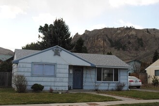 Building Photo - 1211 Utah St