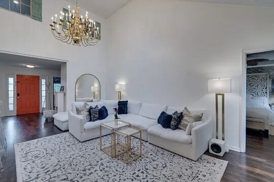 Foto del edificio - Modern, light-filled home in a prime location!