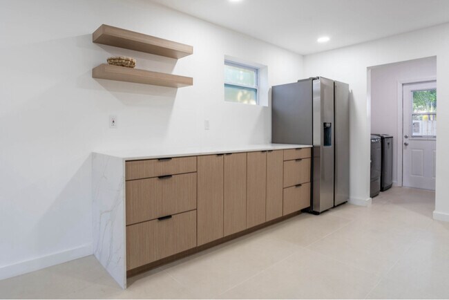 Foto del edificio - 770 NE 34th Ct