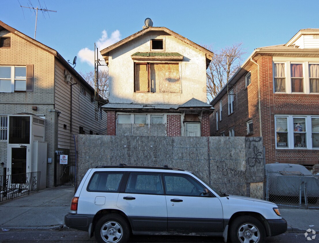  - 3058 Brighton 3rd St