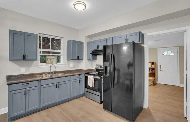 Building Photo - Vintage Craftsman