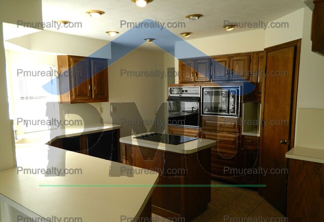 Foto del edificio - AVAILABLE NOW!!! Stunning 4-Bed, 3-Bath Ho...