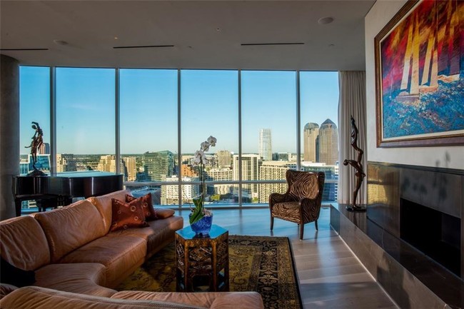 Foto del edificio - 2430 Victory Park Ln