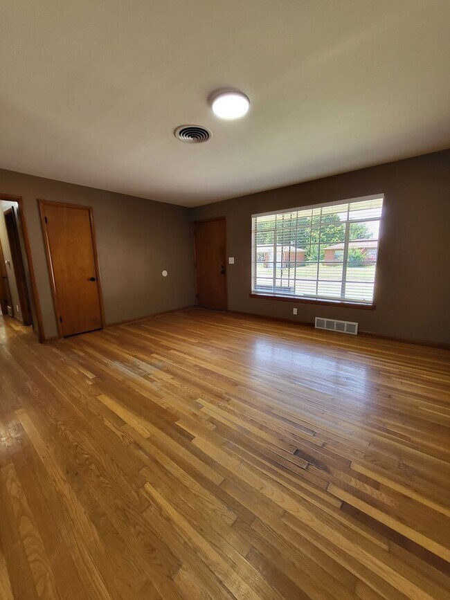 Foto del edificio - Updated (3) Bed/(1) Bath in Core Norman!