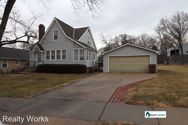 Building Photo - 3 br, 1.5 bath House - 4010 Calvert Street