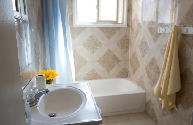 Foto del edificio - 1404 Rhode Island St NE