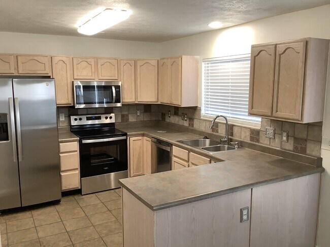 Foto del edificio - 2377 Ferndown Dr