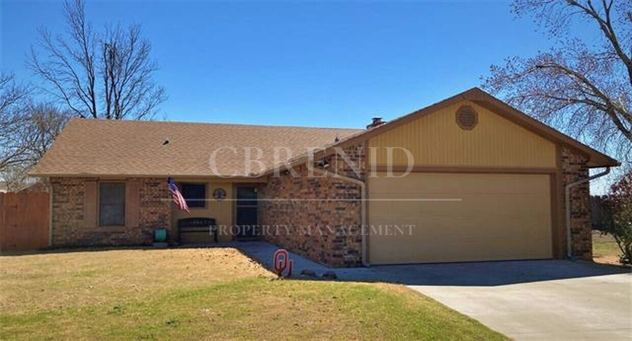 Primary Photo - 317 Sombrero Cir