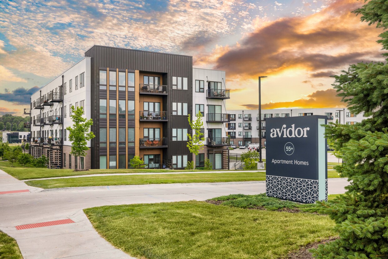 Entrada de Comunidad - Avidor Omaha 55+ Active Adult Apartment Homes