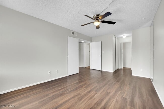 Building Photo - 1417 Hialeah Dr