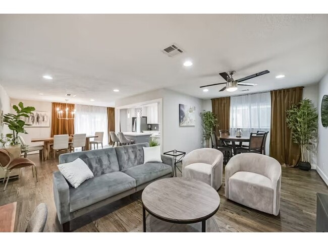 Building Photo - 5719 Viking Dr