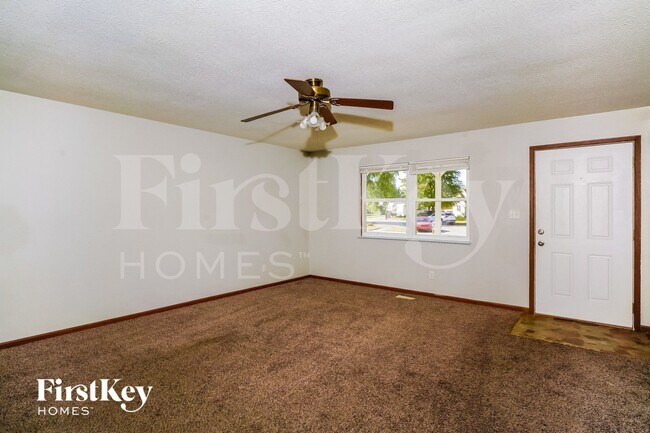 Foto del edificio - 8631 Pleasant Creek Ct