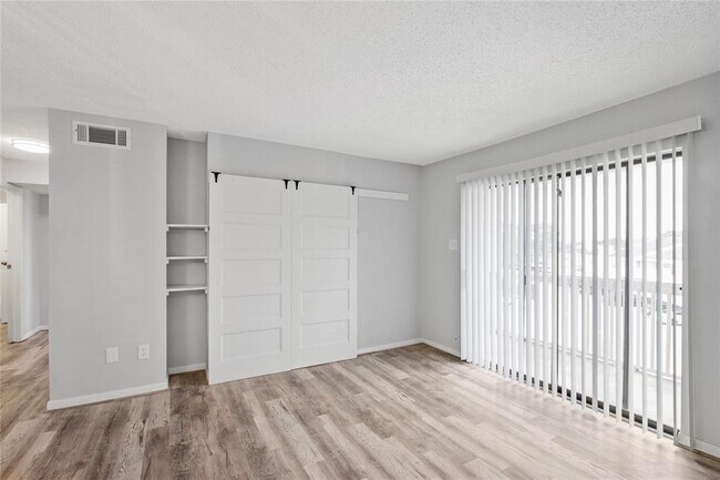 Foto del edificio - 2750 Holly Hall St