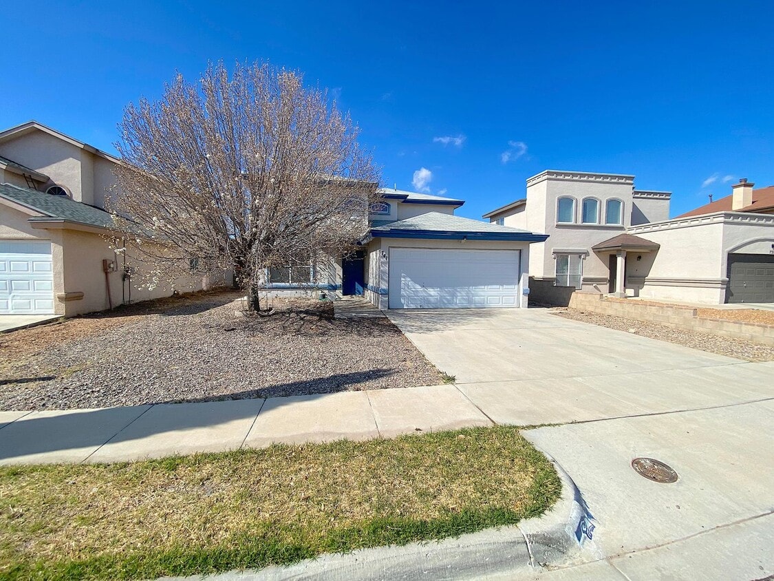 Foto principal - West El Paso 5bed Refrig A/C Home