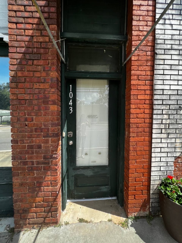 Building Photo - 1043 S Pine St