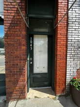 Building Photo - 1043 S Pine St