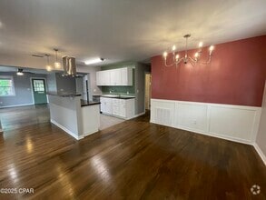 Building Photo - 1431 W 11th St