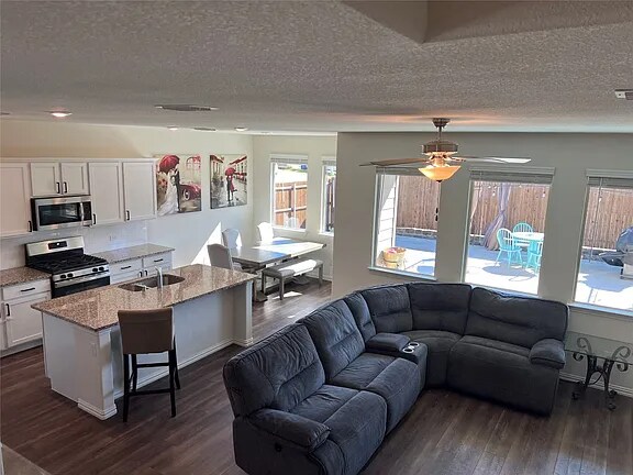 Foto del edificio - 755 Bayberry Ln
