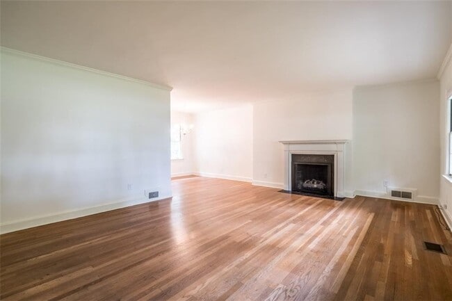 Building Photo - 432 Collier Rd NW