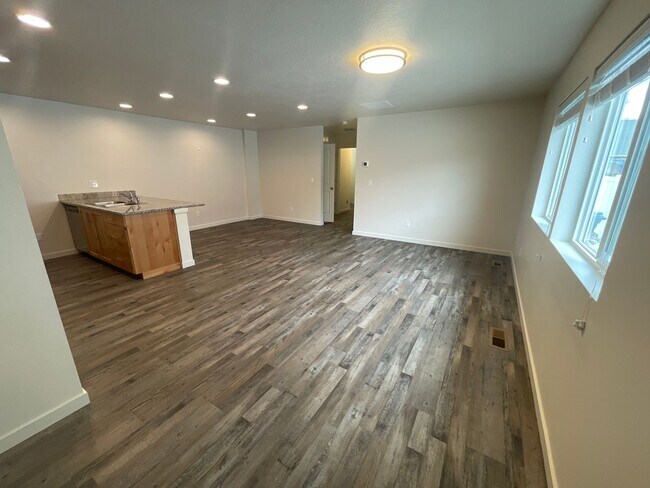 Building Photo - 84-86 Drifter Loop