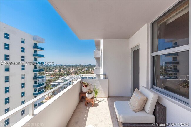Foto del edificio - 9225 Collins Ave