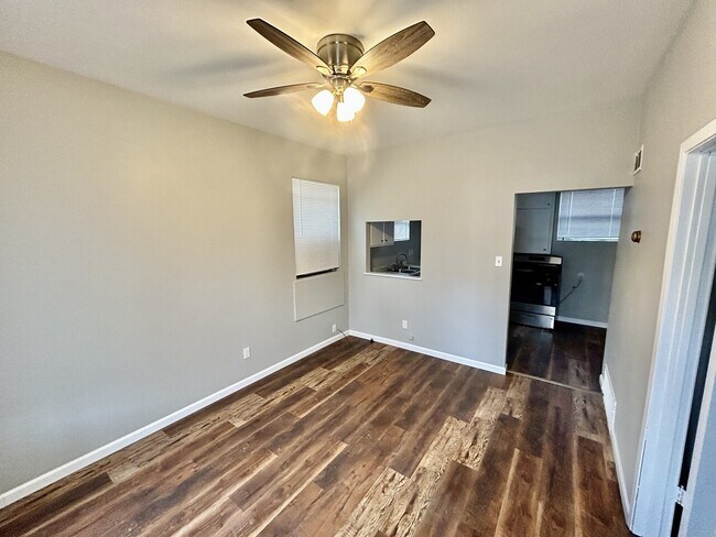 Building Photo - 852 Lewis Avenue