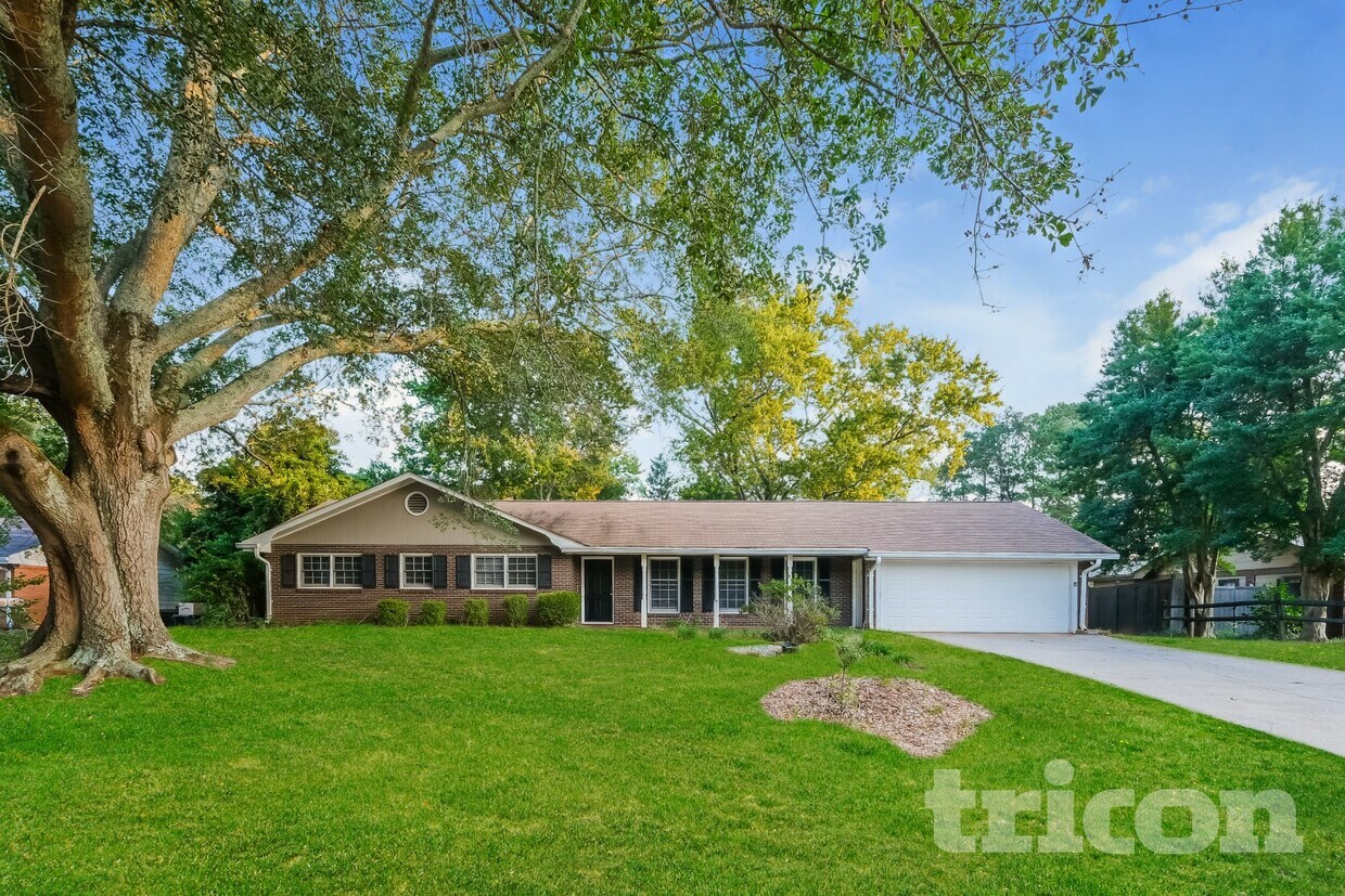 Foto principal - 490 Rocky Creek Dr