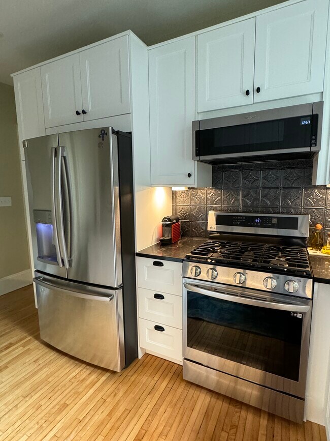 Kitchen - 902 Ashland Ave