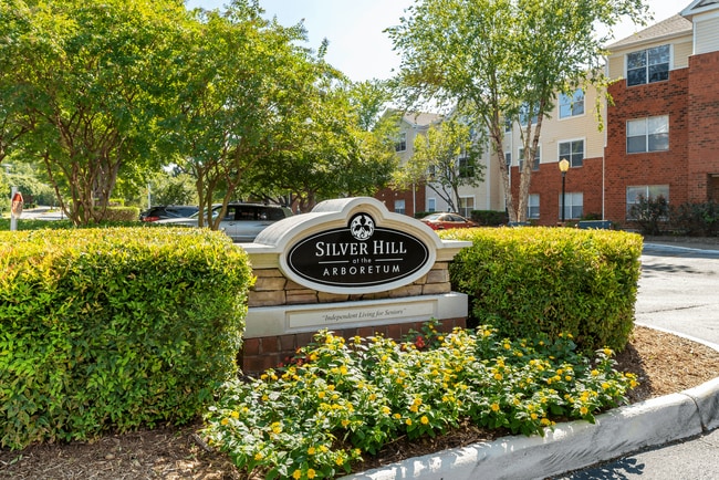 Foto del edificio - Silver Hill at Arboretum Apartments