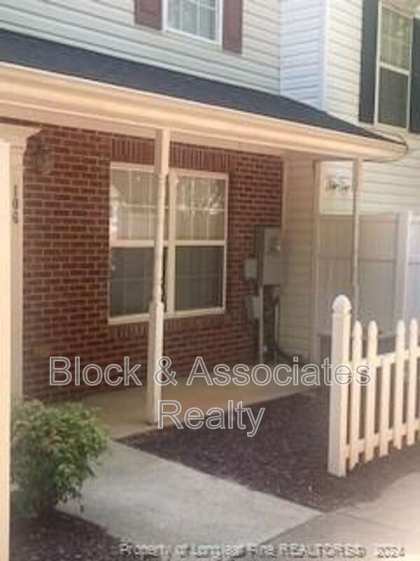 Foto del edificio - 2611 Ivory Run Way