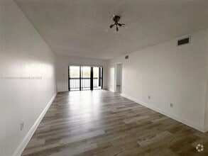 Building Photo - 8875 Fontainebleau Blvd