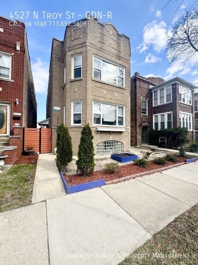 Building Photo - 4527 N Troy St