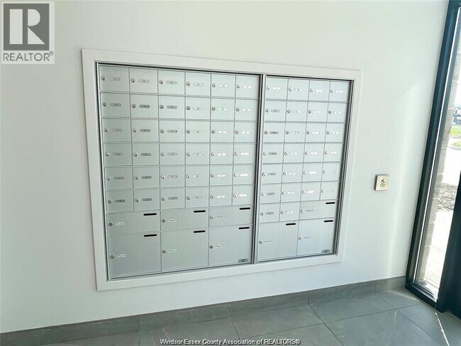 Building Photo - 1297 Southpark Ln