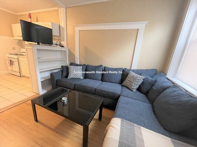 Building Photo - 72 Egmont St