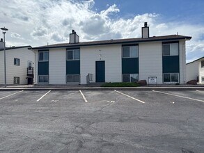 Building Photo - 402 Miller Ln