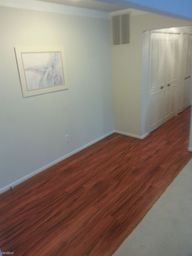 Foto del edificio - 480 N Fox Hills Dr