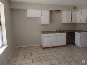 Building Photo - 806 Quinette Dr