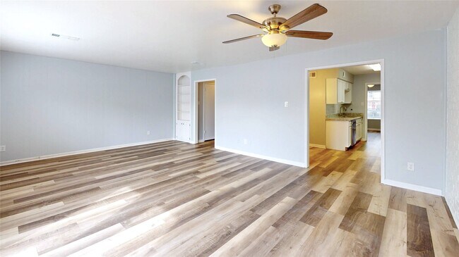 Foto del edificio - 14147 Misty Meadow Ln