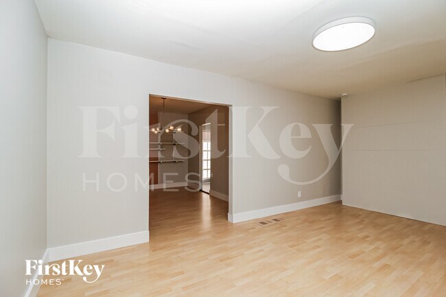 Building Photo - 2081 Glenwood Ave SE