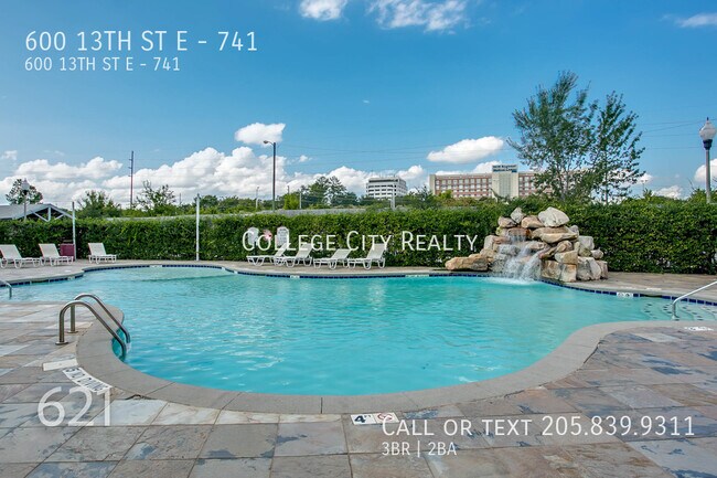 Foto del edificio - 600 13TH ST E #741