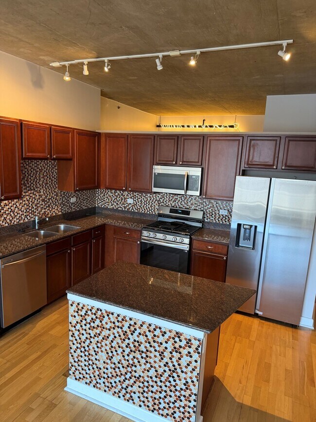 Foto del edificio - 1305 S Michigan Ave