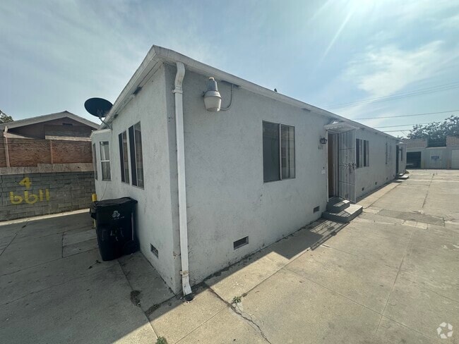 Building Photo - 6611 1/2 Brynhurst Ave