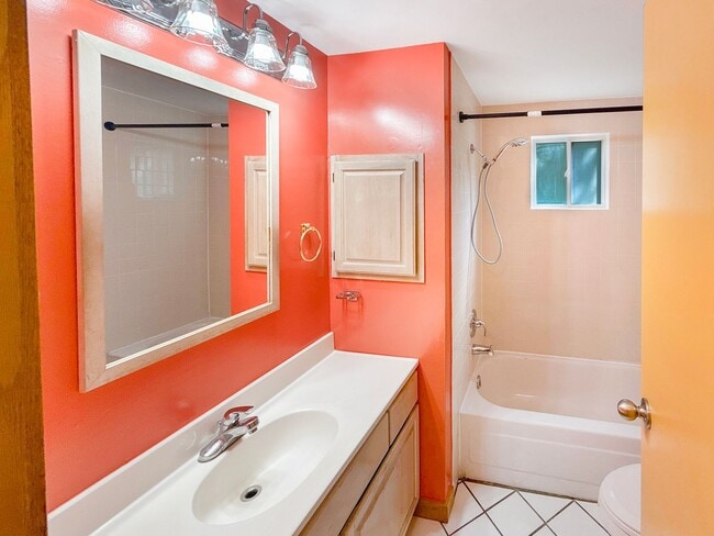 Foto del edificio - Newly renovated French Creek Home! Updates...