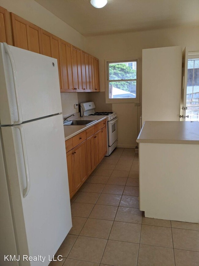 Building Photo - 1 br, 1 bath House - 35 S. Kuakini St., #B2
